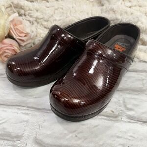 Dansko XP Clogs Brown Retro Swirl Sz 38 / 7.5 Slip on Professional Nurses Shoes